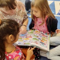 Návštěva knihovny Eduarda Petišky – svět příběhů pro naše nejmenší