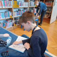 Družina v knihovně: když knížky otevírají svět