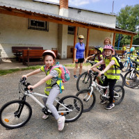 Druháčci na kolech: osvěžení, zmrzlina a radost z pohybu